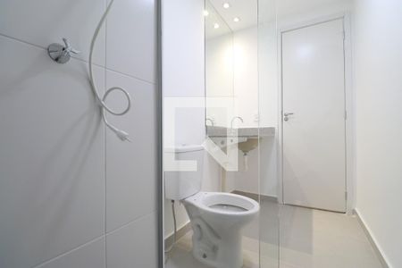 Banheiro de kitnet/studio para alugar com 1 quarto, 29m² em Vila Romana, São Paulo