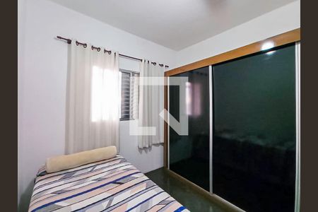 Quarto de casa para alugar com 4 quartos, 200m² em Jardim Maria Virginia, São Paulo