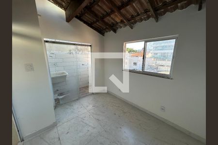 Quarto 2 de casa para alugar com 2 quartos, 50m² em Vila Valqueire, Rio de Janeiro