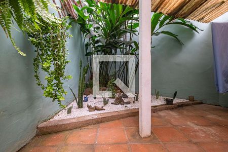 Quintal de casa à venda com 3 quartos, 216m² em Jardim das Bandeiras, São Paulo
