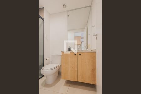 Banheiro Social de kitnet/studio à venda com 1 quarto, 27m² em Pinheiros, São Paulo