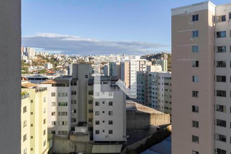 Varanda da sala - Vista de apartamento à venda com 2 quartos, 57m² em Ouro Preto, Belo Horizonte