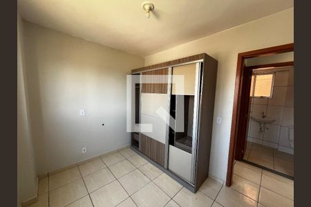 Quarto 2 de apartamento para alugar com 2 quartos, 48m² em Qr 110, Brasília