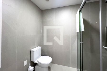 Banheiro de kitnet/studio para alugar com 1 quarto, 45m² em Chácara Klabin, São Paulo