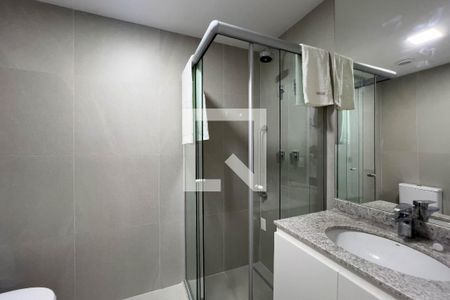 Banheiro de kitnet/studio para alugar com 1 quarto, 45m² em Chácara Klabin, São Paulo