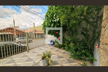 Quintal de casa à venda com 3 quartos, 164m² em Vila Tupi, Várzea Paulista