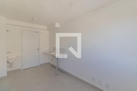 Sala/Cozinha de apartamento para alugar com 2 quartos, 32m² em Vila Carmosina, São Paulo