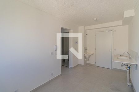 Sala/Cozinha de apartamento para alugar com 2 quartos, 32m² em Vila Carmosina, São Paulo