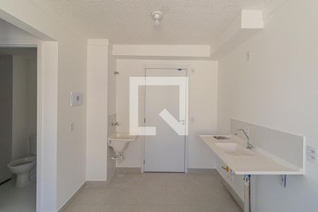Sala/Cozinha de apartamento para alugar com 2 quartos, 32m² em Vila Carmosina, São Paulo
