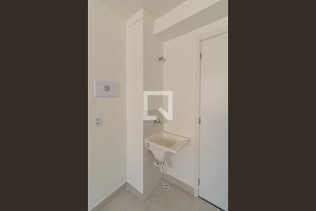 Sala/Cozinha de apartamento para alugar com 2 quartos, 32m² em Vila Carmosina, São Paulo
