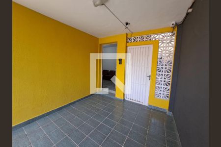 Garagem de casa à venda com 2 quartos, 110m² em Quitaúna, Osasco