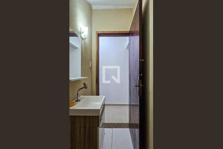 Lavabo de casa à venda com 4 quartos, 130m² em Jardim Luanda, São Paulo