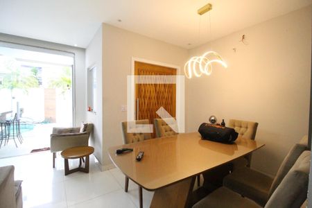 Sala de casa de condomínio à venda com 4 quartos, 232m² em Pechincha, Rio de Janeiro