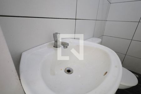 Banheiro de kitnet/studio para alugar com 1 quarto, 18m² em Vila Curuçá, Santo André