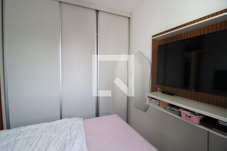 Quarto 1 de apartamento para alugar com 2 quartos, 47m² em Presidente Roosevelt, Uberlândia