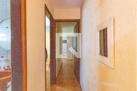 Corredor de casa à venda com 3 quartos, 160m² em Casa Grande, Diadema