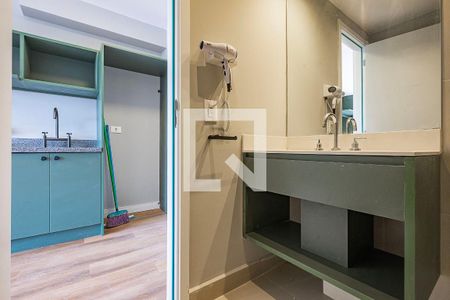 Banheiro de kitnet/studio à venda com 1 quarto, 25m² em Pinheiros, São Paulo