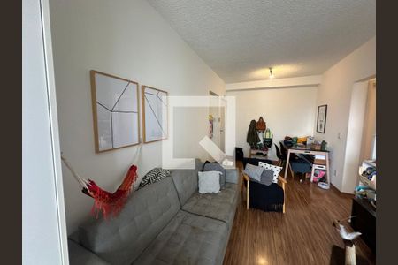 Sala de apartamento para alugar com 2 quartos, 68m² em Jardim Tupanci, Barueri
