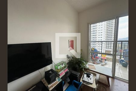 Sala de apartamento para alugar com 2 quartos, 68m² em Jardim Tupanci, Barueri