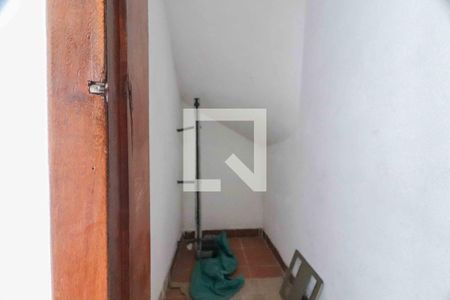 Sala - Armário Escadas de casa para alugar com 4 quartos, 180m² em Cipava, Osasco