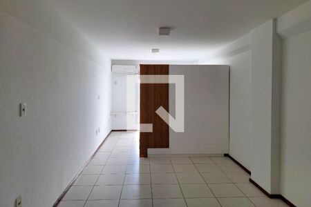 Sala de apartamento à venda com 1 quarto, 40m² em Itaipu, Niterói