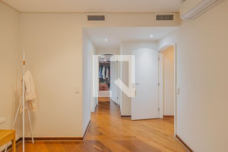 Suíte 2 de apartamento à venda com 3 quartos, 240m² em Alto de Pinheiros, São Paulo