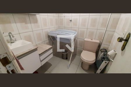 Banheiro Social de casa à venda com 3 quartos, 150m² em Metalúrgicos, Osasco