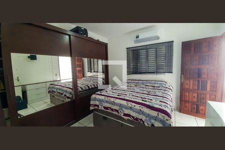 Quarto 1 de casa à venda com 3 quartos, 150m² em Metalúrgicos, Osasco