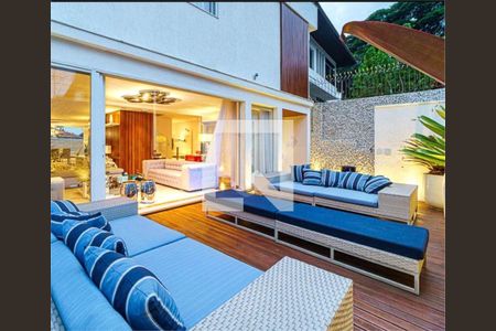 Casa à venda com 3 quartos, 450m² em Pacaembu, São Paulo