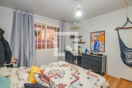 Quarto 1 de casa à venda com 3 quartos, 380m² em Vila Ipiranga, Porto Alegre
