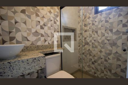 Banheiro da Suíte 1 de casa de condomínio à venda com 4 quartos, 300m² em Vargem Pequena, Rio de Janeiro