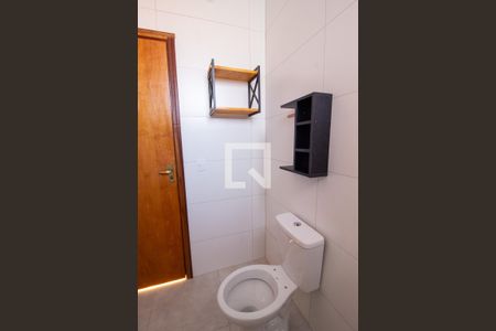 Banheiro de kitnet/studio para alugar com 1 quarto, 24m² em Jardim do Sol, Sorocaba
