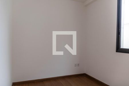 Quarto de apartamento à venda com 2 quartos, 83m² em Alto Barroca, Belo Horizonte