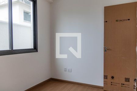 Quarto de apartamento à venda com 2 quartos, 83m² em Alto Barroca, Belo Horizonte