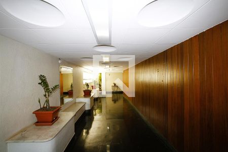 Hall de entrada de apartamento para alugar com 3 quartos, 93m² em Carlos Prates, Belo Horizonte