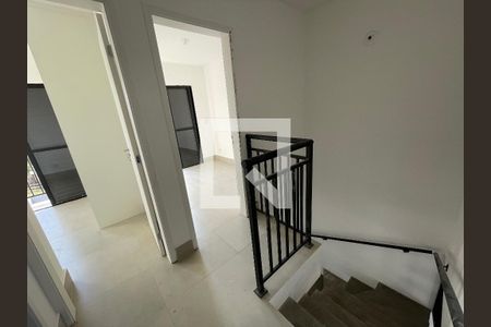 Escada de casa de condomínio para alugar com 3 quartos, 77m² em Jardim Ipes, Cotia