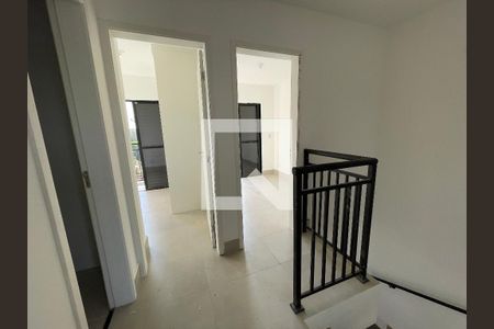 Escada de casa de condomínio para alugar com 3 quartos, 77m² em Jardim Ipes, Cotia