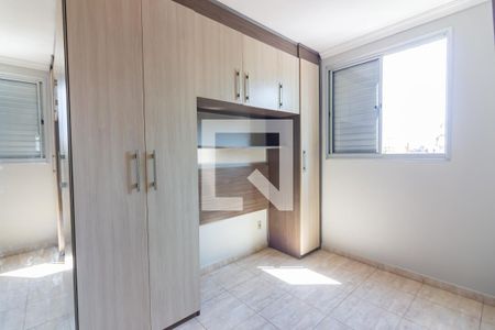 Quarto 1 de apartamento para alugar com 2 quartos, 52m² em Jardim Roberto, Osasco