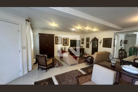 Sala de casa à venda com 4 quartos, 250m² em Barra da Tijuca, Rio de Janeiro