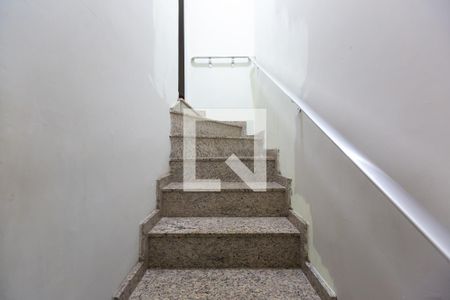 Escada de casa de condomínio à venda com 3 quartos, 74m² em Vila Carmosina, São Paulo