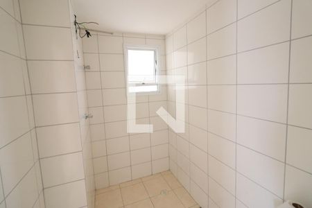 Banheiro de apartamento à venda com 2 quartos, 47m² em Quitaúna, Osasco