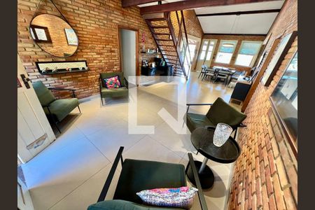 Sala 1 de casa para alugar com 3 quartos, 1000m² em São Luiz, Belo Horizonte