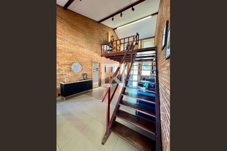 Sala 1 de casa para alugar com 3 quartos, 1000m² em São Luiz, Belo Horizonte