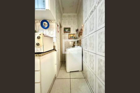 Área de Serviço de casa para alugar com 4 quartos, 180m² em Maria Helena, Belo Horizonte