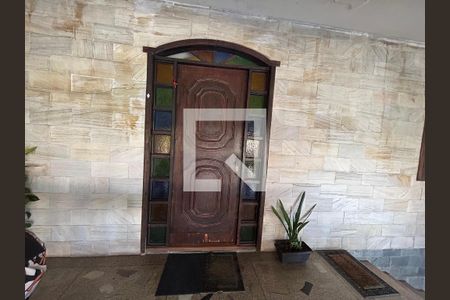 Casa à venda com 4 quartos, 215m² em Caiçaras, Belo Horizonte