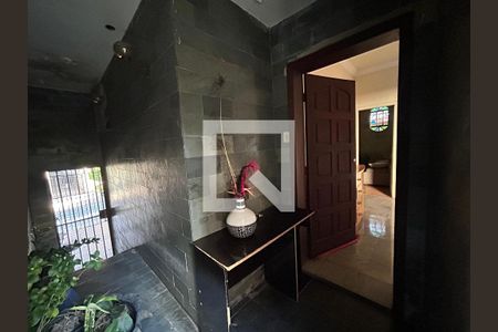Casa à venda com 4 quartos, 215m² em Caiçaras, Belo Horizonte