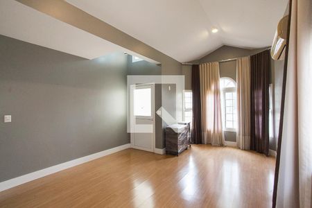 Sala de casa de condomínio para alugar com 4 quartos, 316m² em Jardim das Palmeiras, Uberlândia