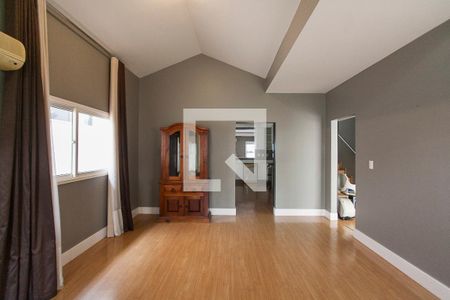 Sala de casa de condomínio para alugar com 4 quartos, 316m² em Jardim das Palmeiras, Uberlândia