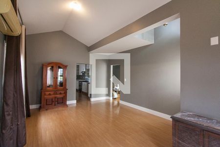 Sala de casa de condomínio para alugar com 4 quartos, 316m² em Jardim das Palmeiras, Uberlândia