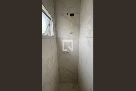 Banheiro da Suíte de casa de condomínio à venda com 2 quartos, 80m² em Jardim Stetel, Santo André